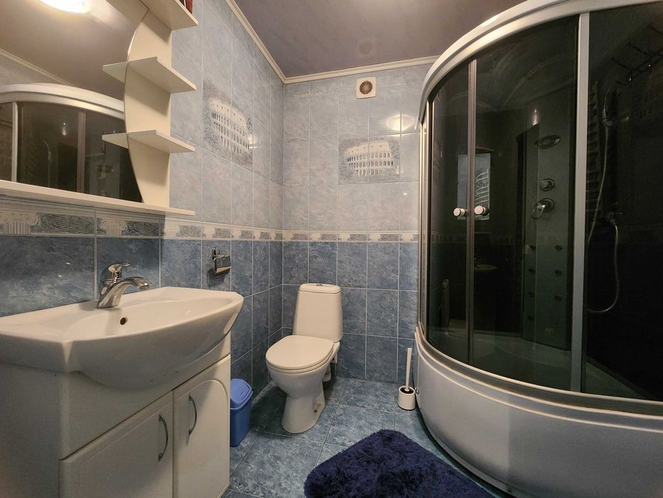 Простора однокімнатна квартира з євроремонтом, меблями та технікою