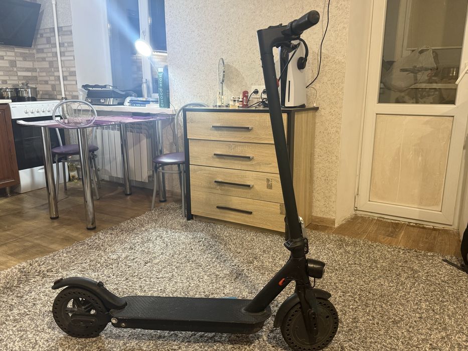 Електросамокат Like Bike One , хороший стан , потрібна заміна батареі