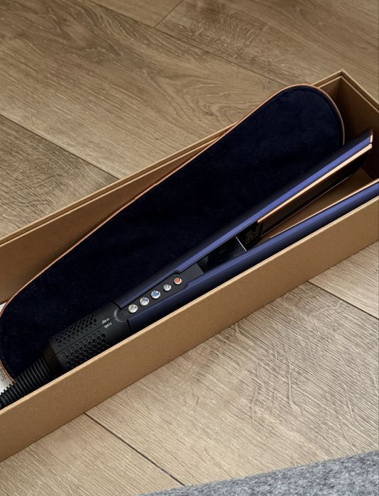 Dyson ayrstrait HT01