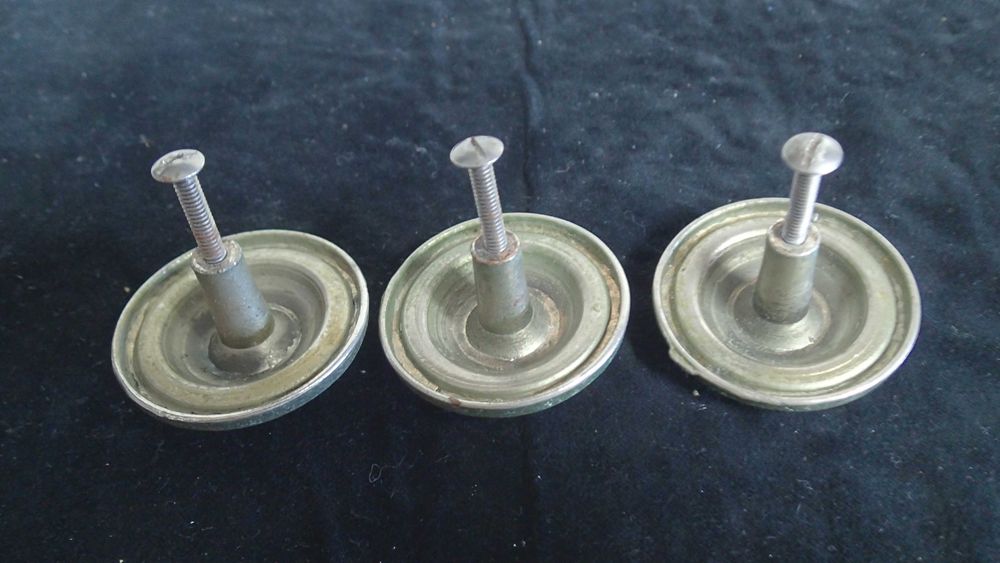 Puxadores antigos para gavetas em latão