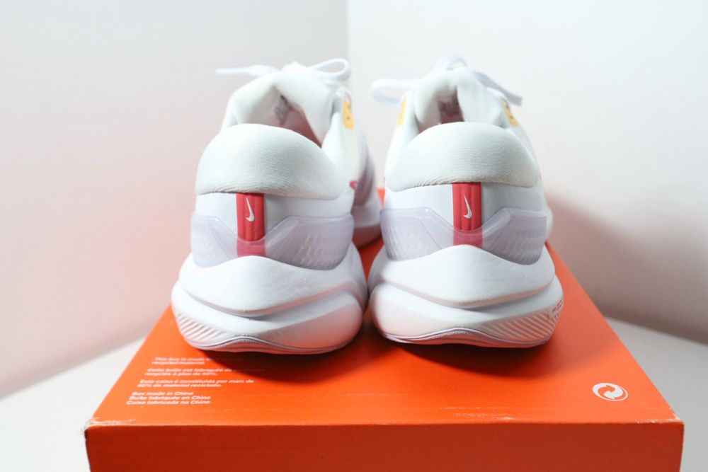 Nike Air Zoom Vomero 16