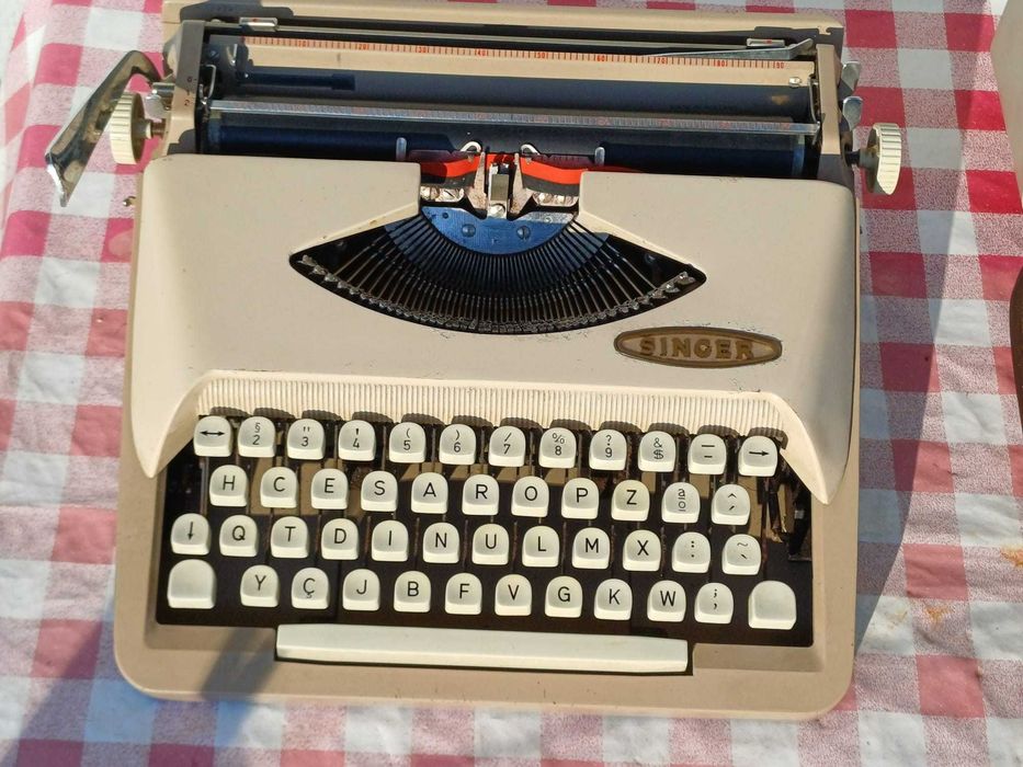 Maquina de escrever Singer Modelo T-3