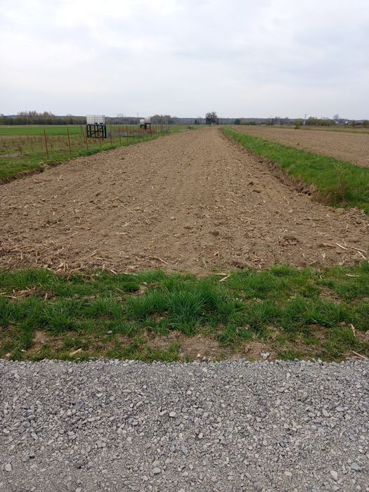 Sprzedam działkę rolną w Książnicach pod Mielcem