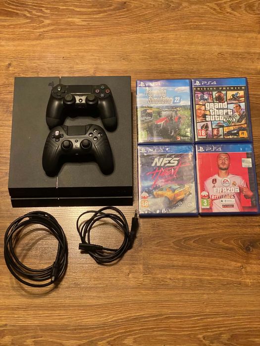 Sprzedan PS4 + 4 gry