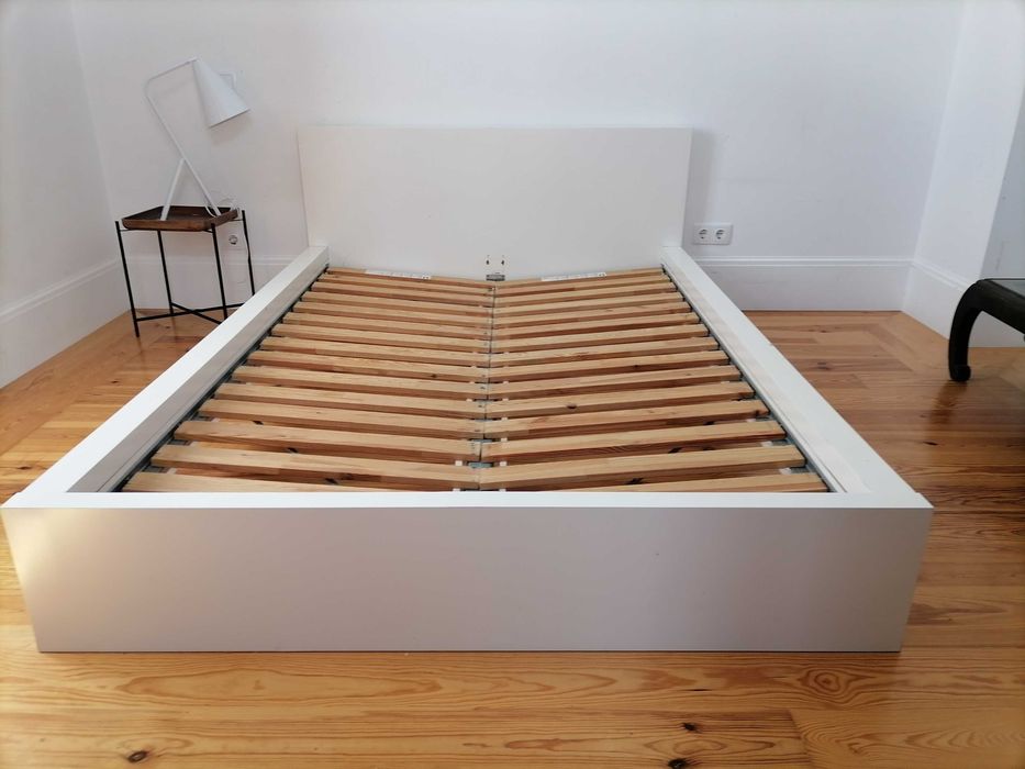 Cama branca IKEA Malm 1,60 x 2,00 metros + estrado