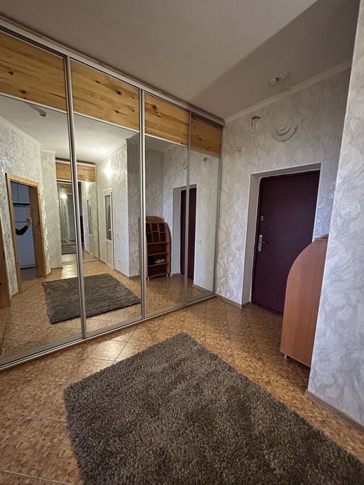 Здається тепла однокімнатна квартира ! метро Чернігівська!