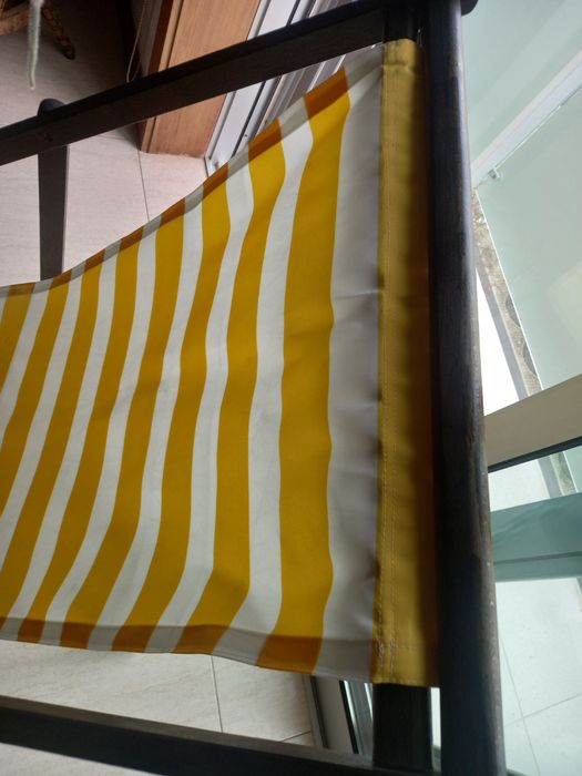 Espreguiçadeira antiga em madeira