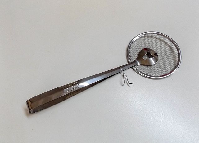 Escumadeira em inox para a cozinha – Nova