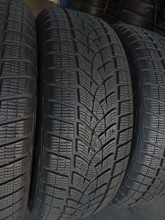R18 225 60 Goodyear Ultragrip performance  шини зимові