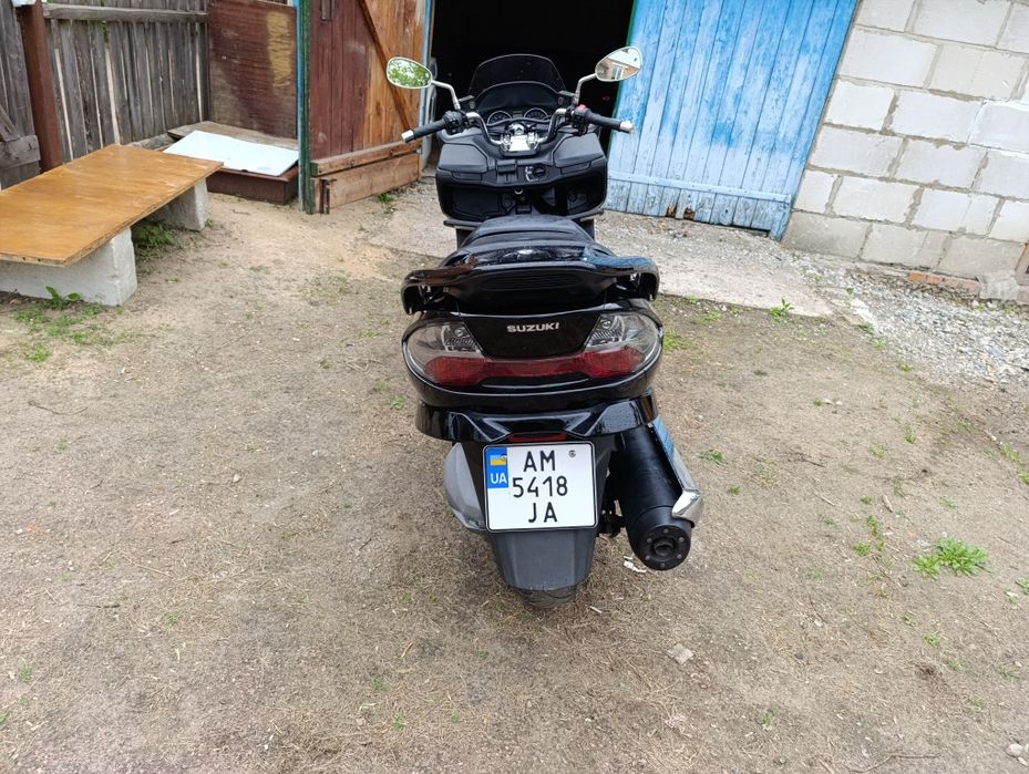 Продам скутер Suzuki 250 куб