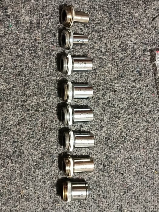 Деталі до мікроскопів.