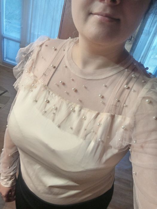 Продам блузу тілесного кольору