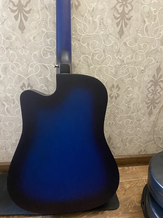 Продам гітару з набором!!