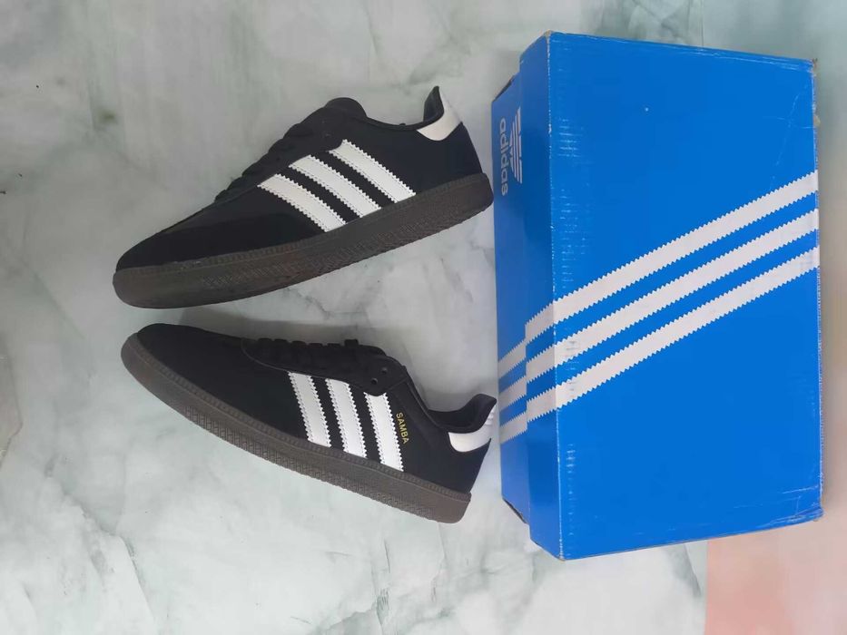 Czarne adidasy w rozmiarze 38