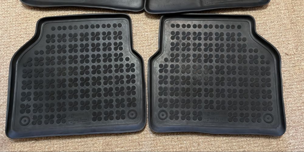 Гумові коври Toyota Avensis (T-25) 2004 рік