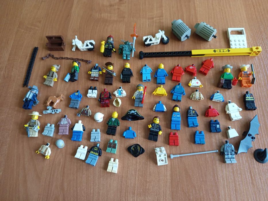 zestaw elementów lego ludziki silnik