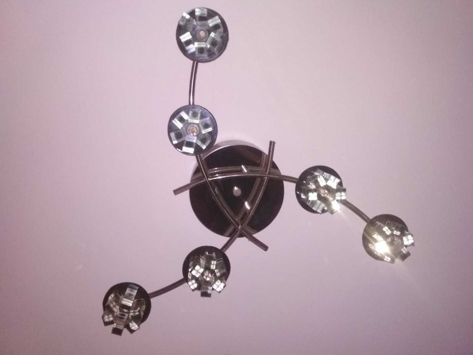 Світильник на LED лампочкаx.