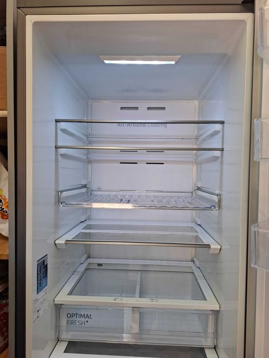Frigorífico combinado Samsung Nofrost 390L - Inox (Modelo RB38T676CS9)