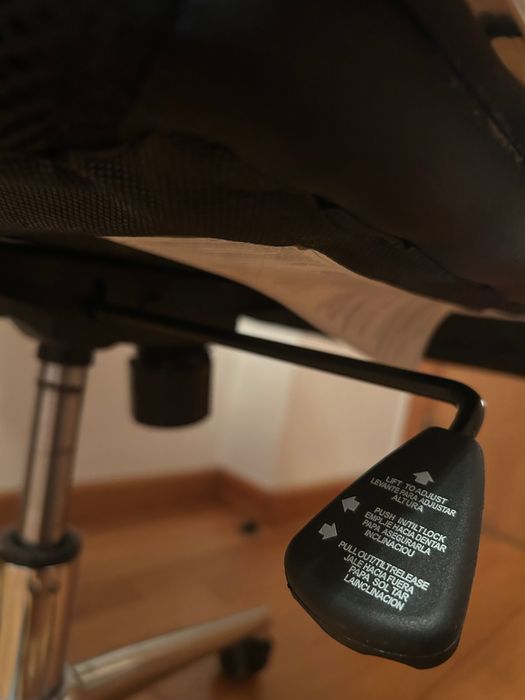 Cadeira Escritório Diretor/Executiva Como NOVA! (Ergonómica/Cromada)