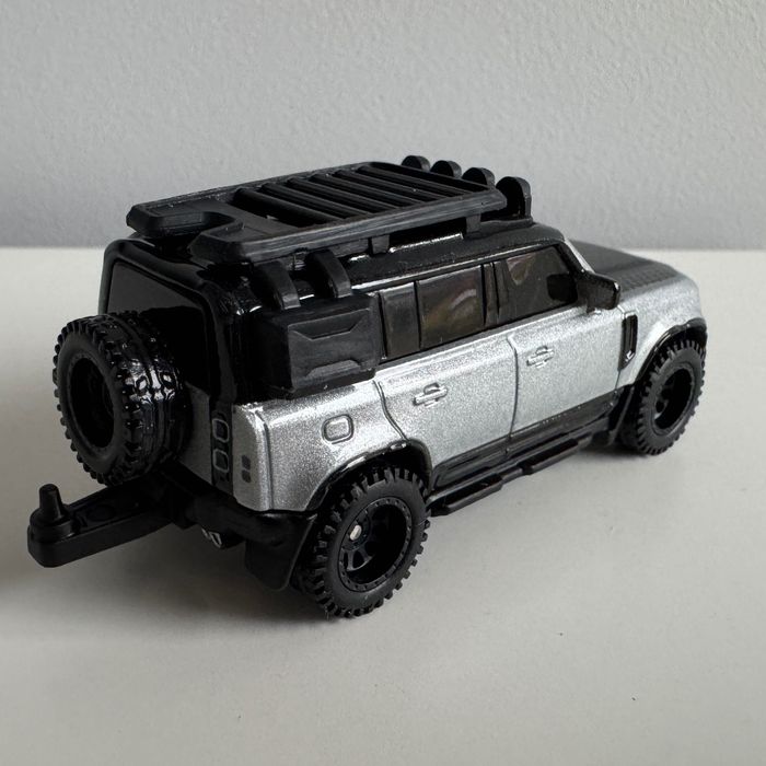 Hot Wheels Premium 1:64 2023 LAND ROVER DEFENDER 110 - LUZ