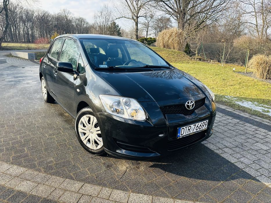 Toyota Auris 1.6benzyna automat 102tys km nowe opony opłaty 2027 klima