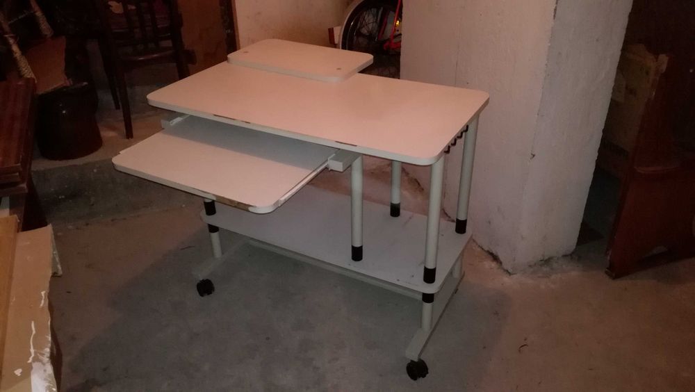 Biurko , stolik pod komputer