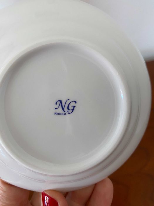 Chávena de café NG, armoriada com brasão da monarquia portuguesa