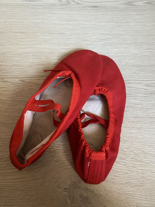 Красные детские чешки