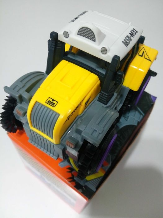 Interaktywne kopyrtek przewrotka traktor ciągnik