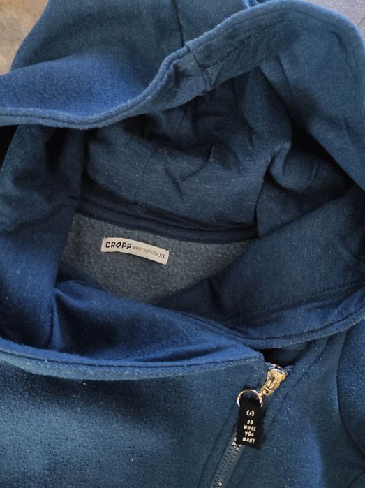 Granatowa bluza asymetryczna z kapturem Cropp XS