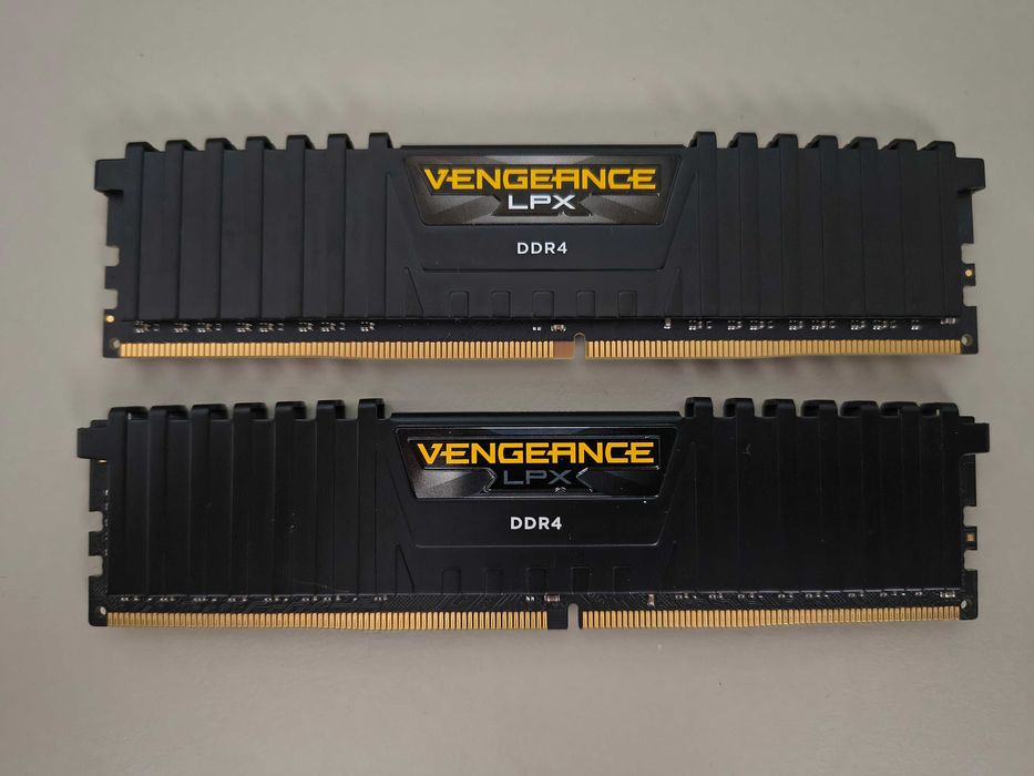 Pamięć RAM PC Corsair LPX Vengeance DDR4 2x8 (16GB) - 2934MHz* CL16
