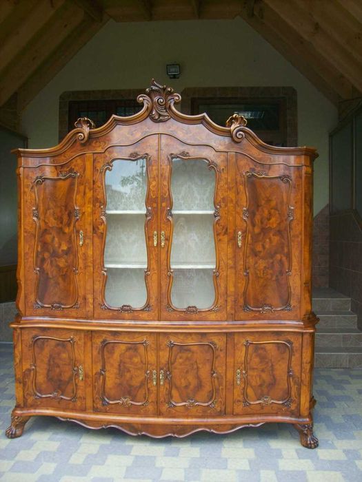 Антикварний буфет