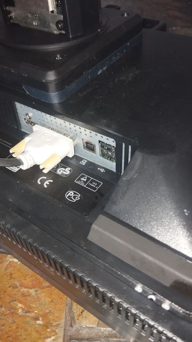 Monitor z regulowaną wysokością