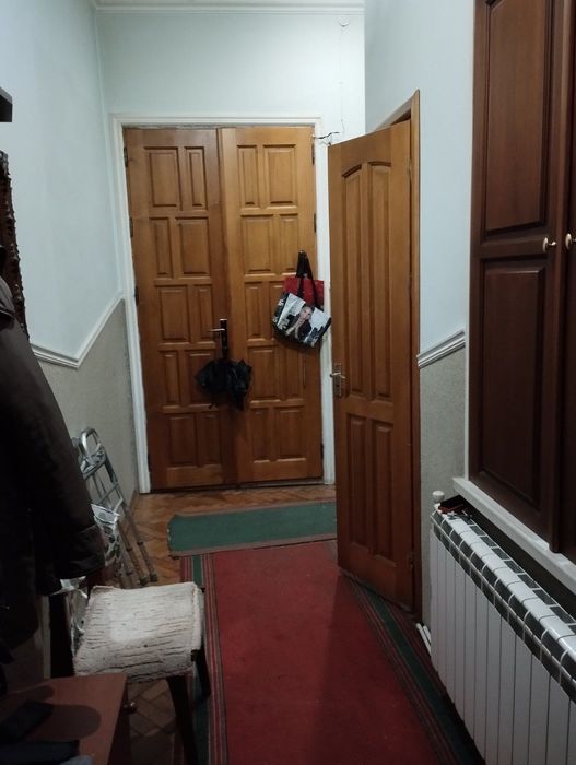 Дві вільні кімнати (господиня мешкає в третій) центр  міста.