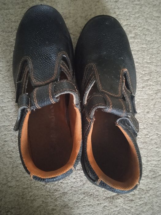 Ботинки для роботы, титанова пластина