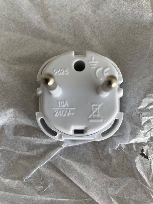 Dois adaptadores de tomadas64563914805507122