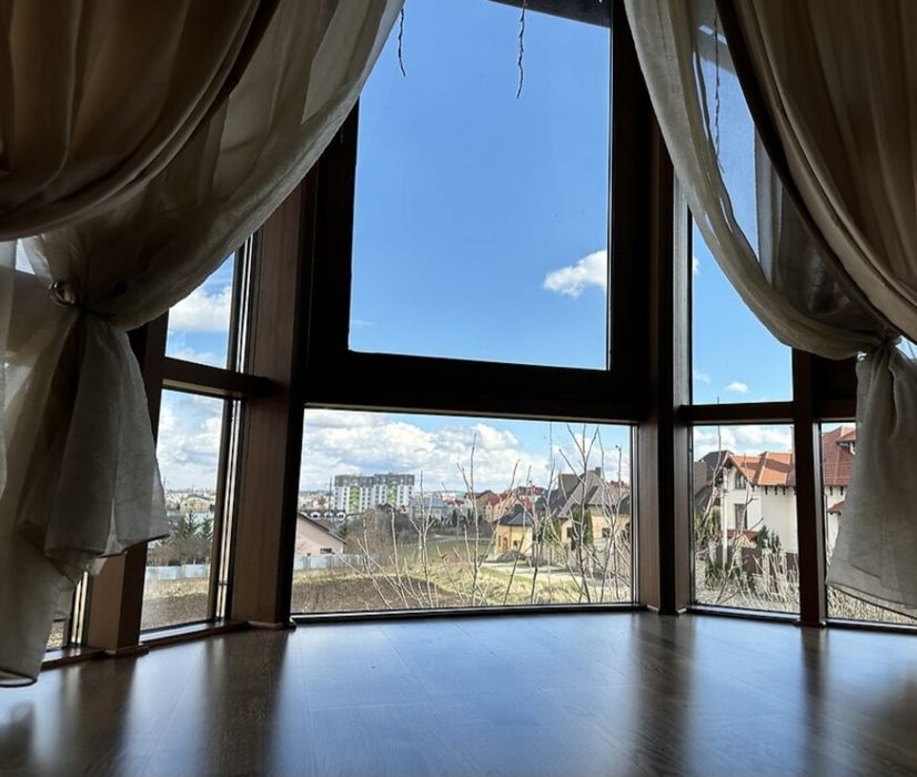 Продаж 2 поверхового будинку 419 кв. м, 6 кімнат, Петриків
