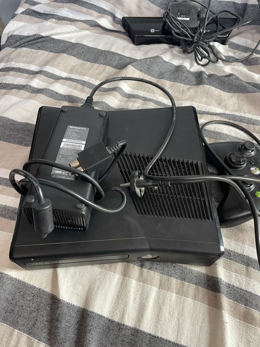XBox 360 + comando + Kinect