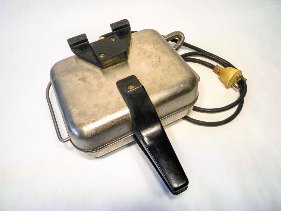 Электровафельница Ласунка ЕВ-1220