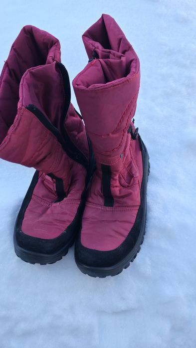 Віддам  чоботи 39 розмір .