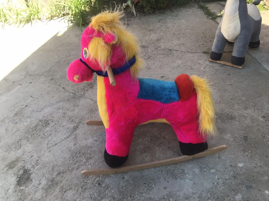 Детская лошадка-качалка продаю