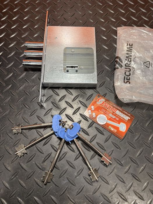 Замок Securemme 2019 ( Італія ) для металевих дверей