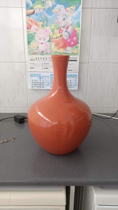 Vaso de cerâmica laranja