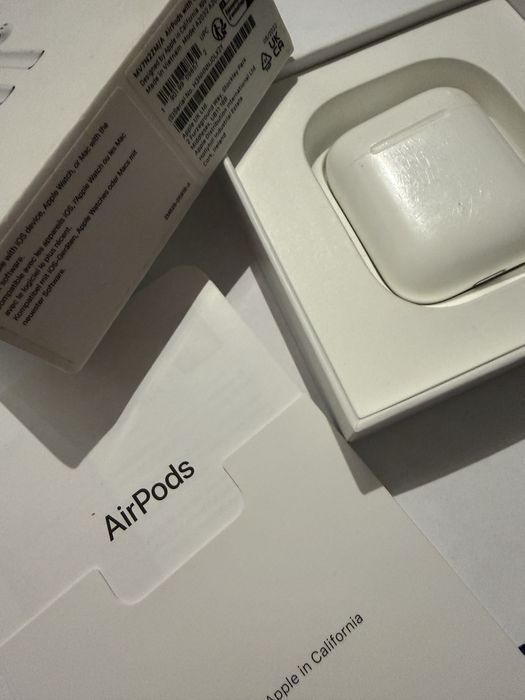 Apple AirPods 2 z etui Model A2032 A2031 A1602