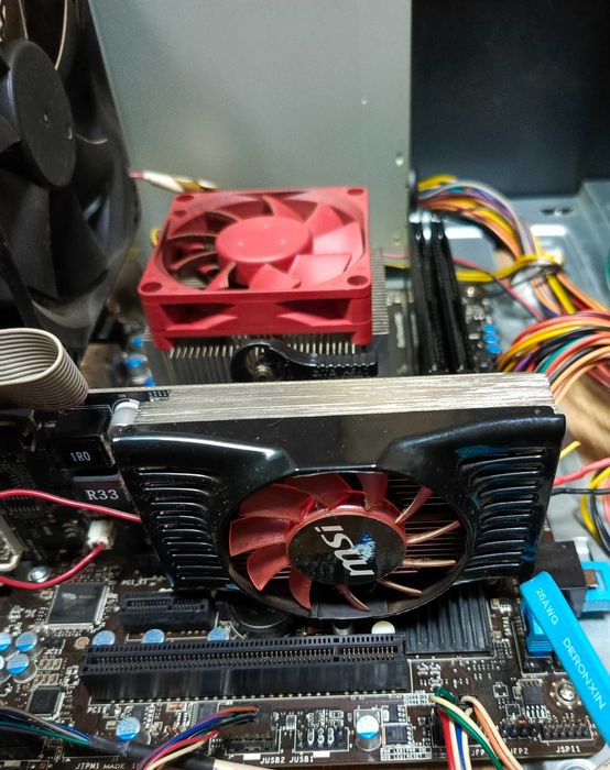 ПК MSIA68HM-E33, Athlon X4 845, GT 630, ОЗУ 8Gb, SSD240GB и WDG500GB.