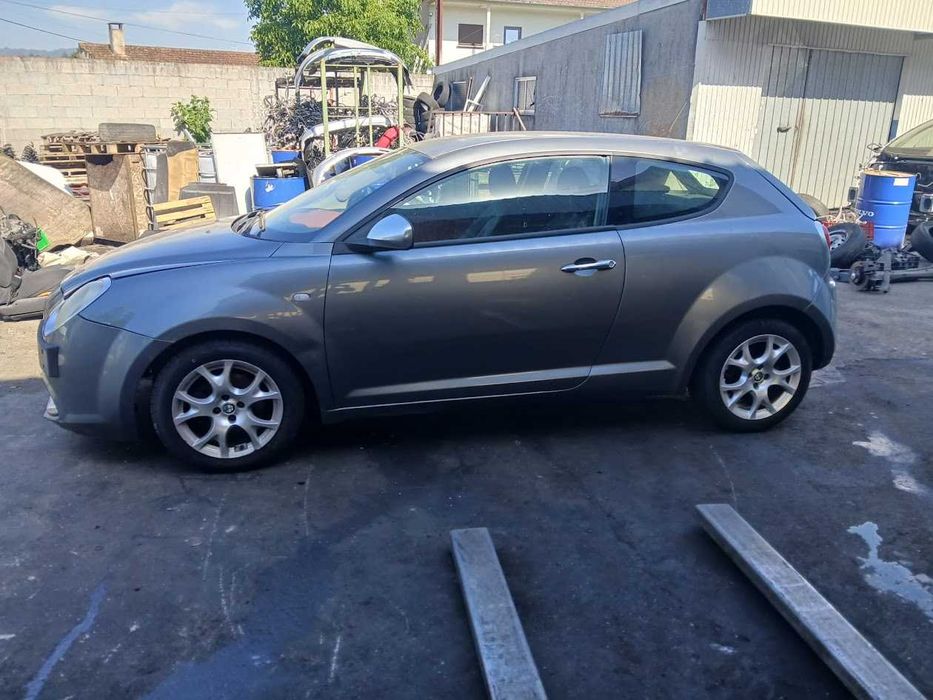 Alfa mito para peças