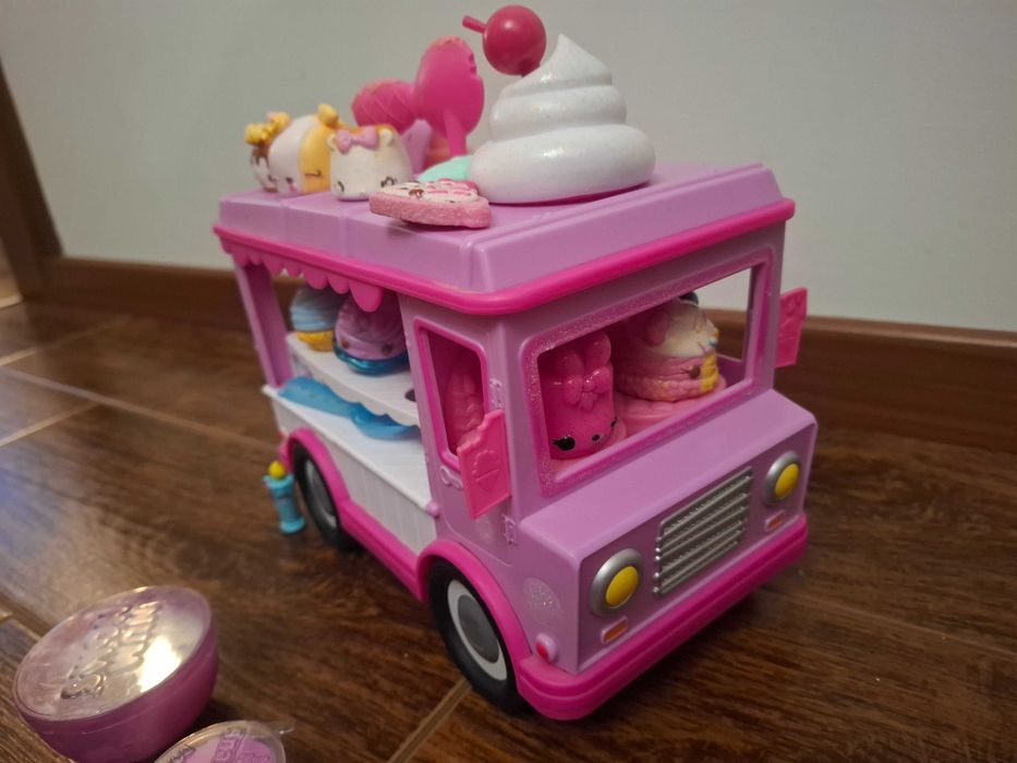 Num noms, samochód z lodami