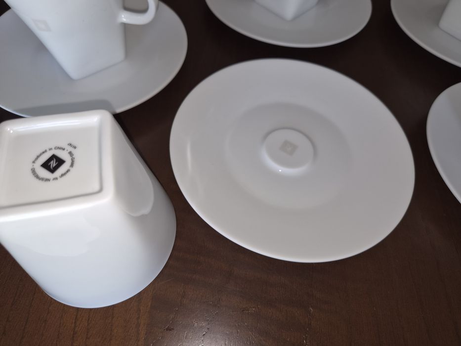 Conjunto 9 Chávenas Nespresso com Pires – Como Novas