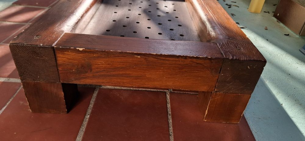 Cama em madeira para cão ou gato