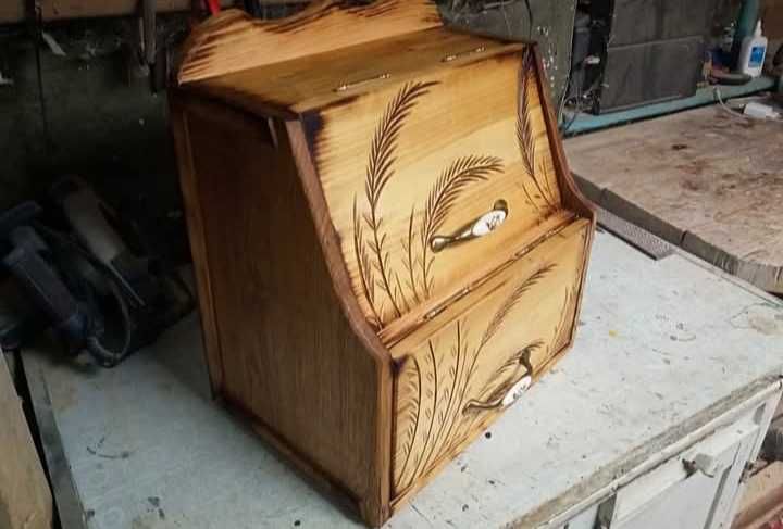 Хлібничка на продаж